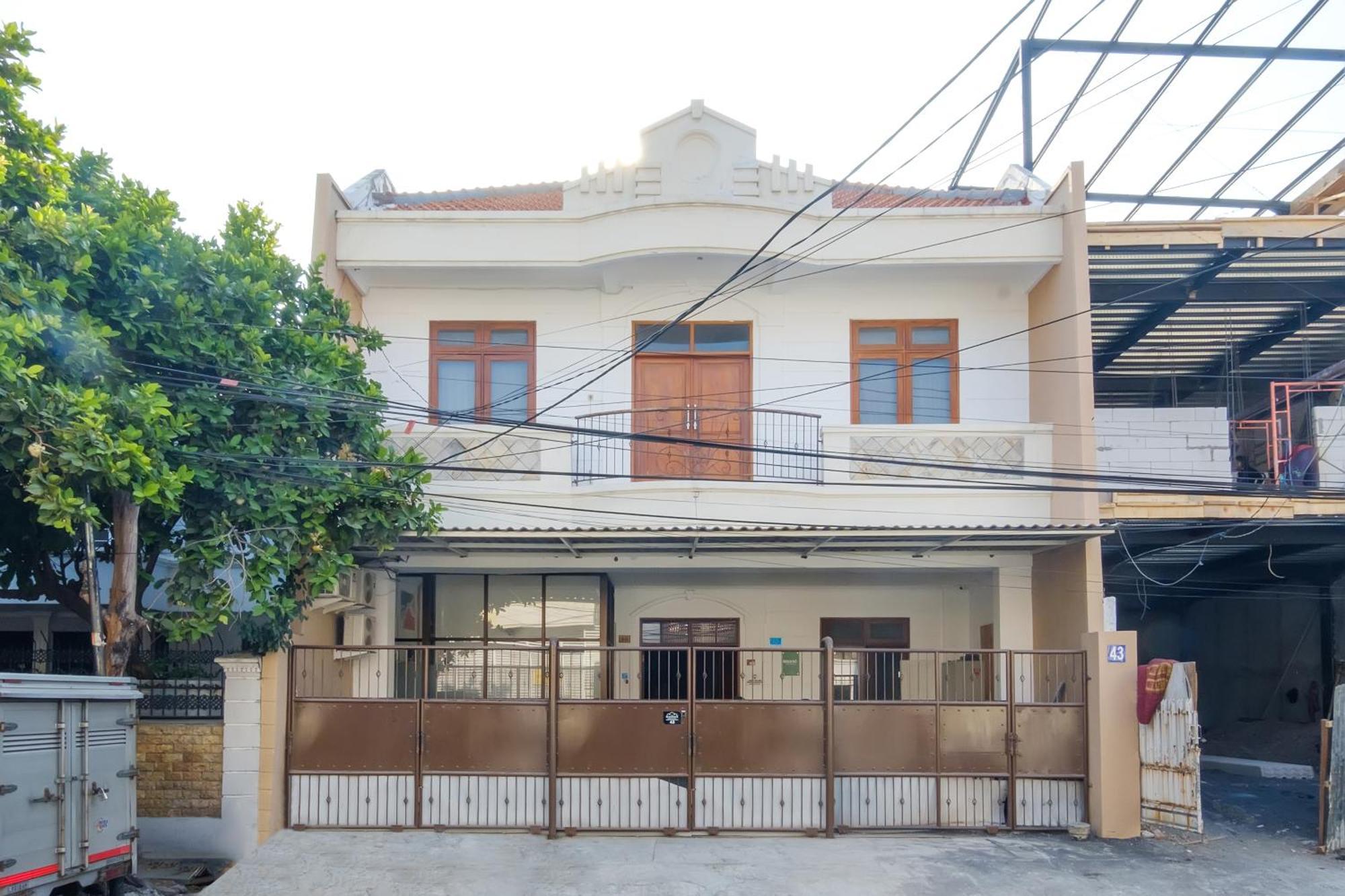 Mono Coliving Kertajaya Syariah, Sby Hotel Surabaya Exterior photo